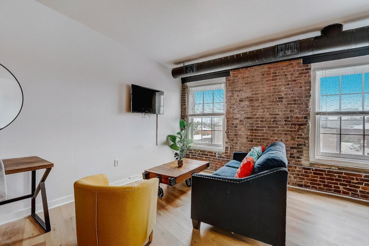 Frontdesk I Carriage Wheel Lofts Apts Apartamento Filadélfia